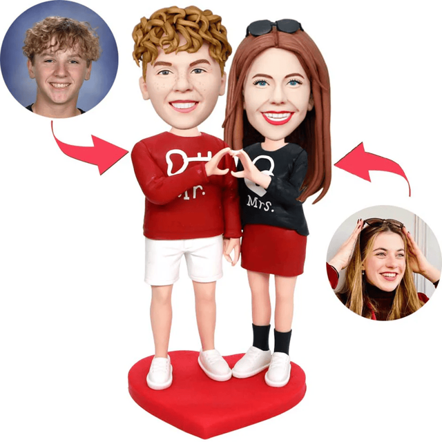 Picture of Custom Bobbleheads: Happy Couple Hand In Hand | Personalized Bobbleheads for the Special Someone as a Unique Gift Idea｜Best Gift Idea for Birthday, Christmas, Thanksgiving etc.